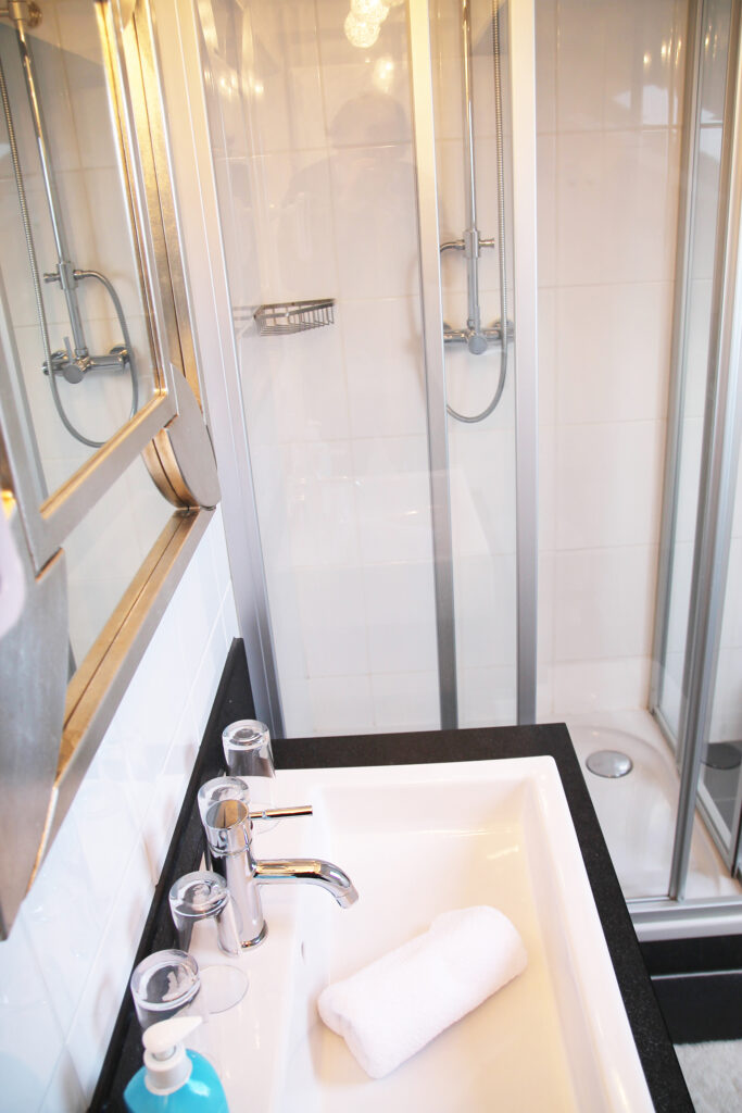 Badezimmer Wohnung 3 Haus Sonnenschein